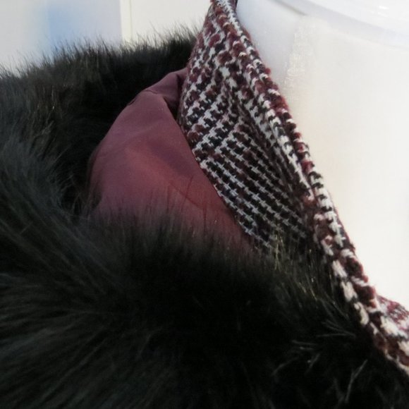 INTL d.e.t.a.i.l.s. Hooded Coat with faux fur - Picture 5 of 6